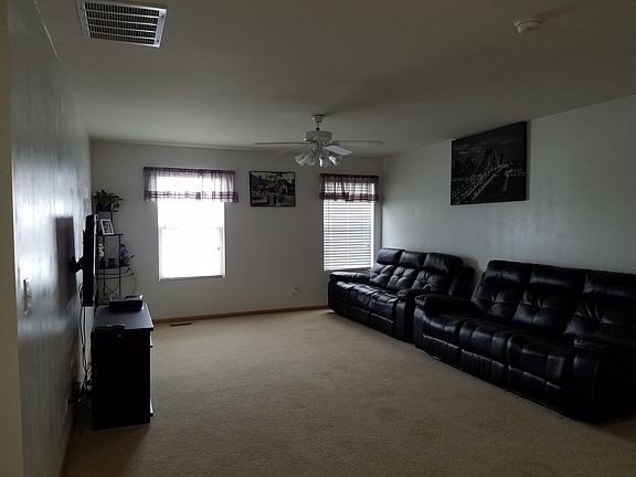 4th image of 39807 Walton Ln