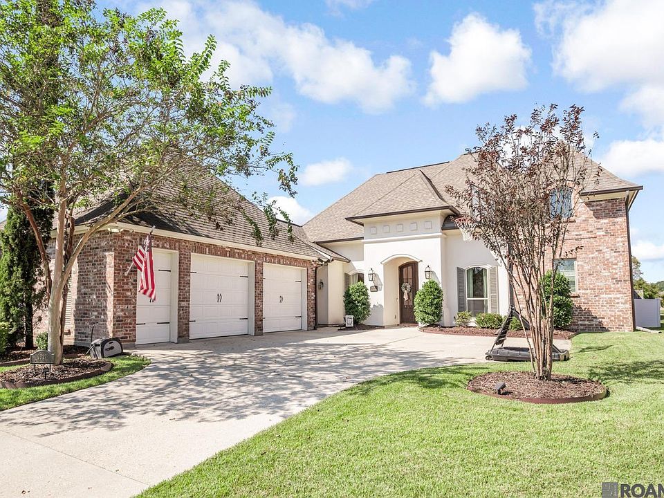 1st image of 9327 Villa Crossing Dr