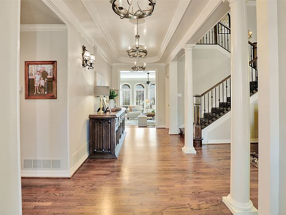 3rd image of 1814 Lakeshore Ct