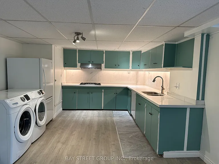 460 Chartwell Rd — Photo 2