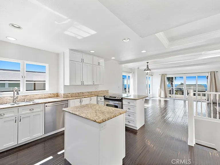 882 Acapulco St — Photo 10