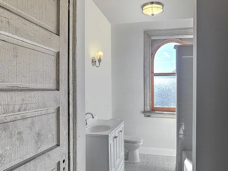 150 Stratford Ave #A — Photo 16
