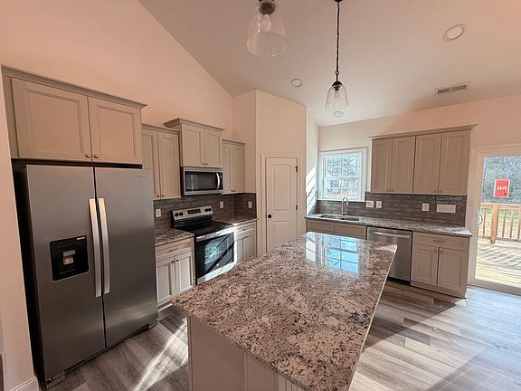 5th image of 203 Simmons Lake Dr