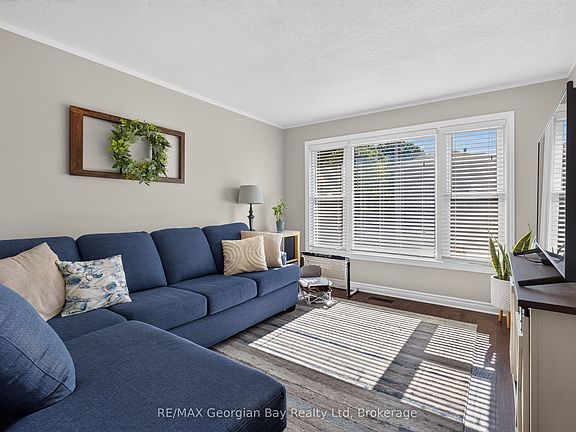 5th image of 988 Victoria St