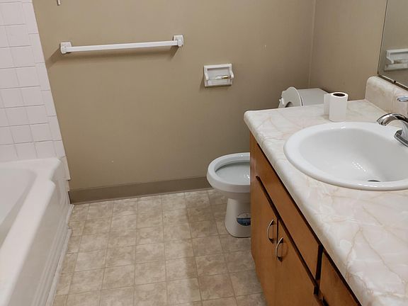 5th image of 6640 Maywood Ave