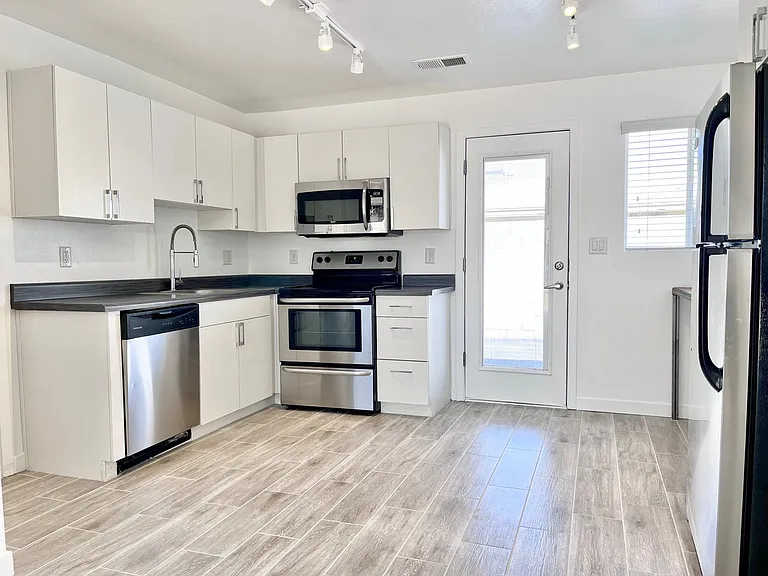 4140 N 10th St #5 — Photo 15