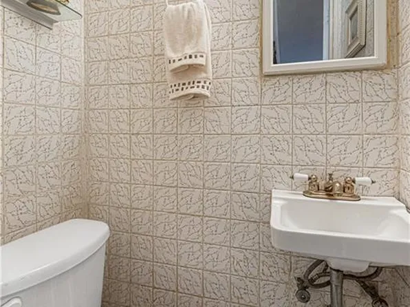 1931 East 52nd Street image 8 of 21