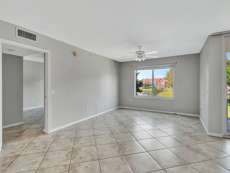 116 Villa Cir #116 — Photo 13