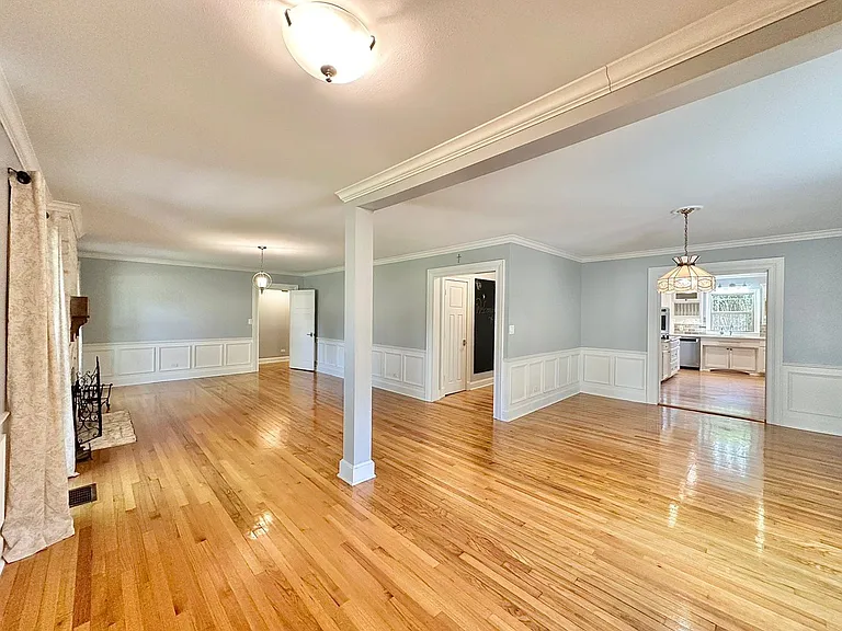 802 Hamvasy Ln — Photo 6