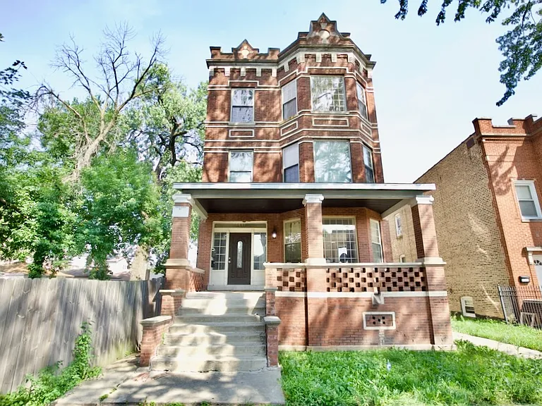 2537 N Kildare Ave #M06R — Photo 1
