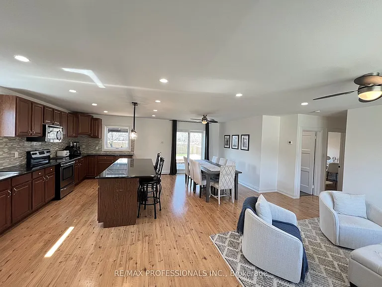 2504 Donnavale Dr — Photo 16