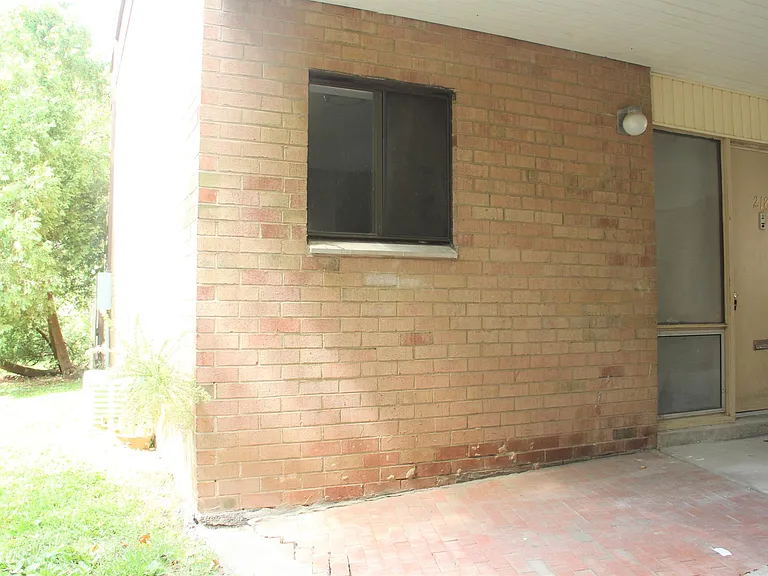 218 Centre Ave — Photo 22