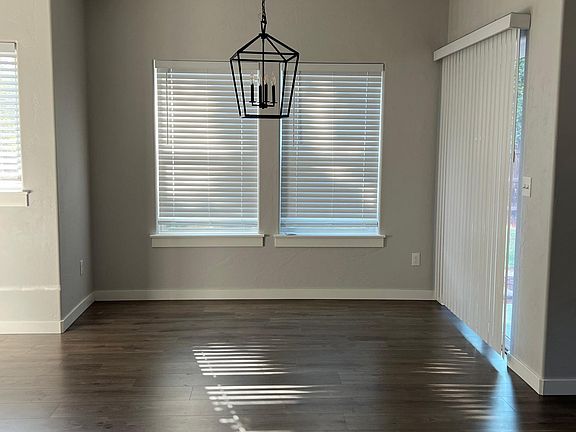 4th image of 693 Kaitlin Ln