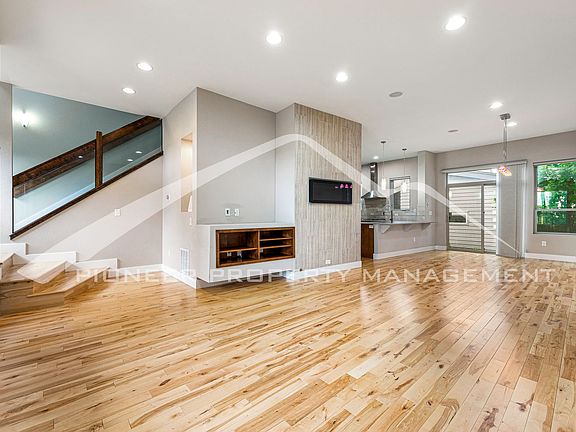 4th image of 8421 E 33rd Ave