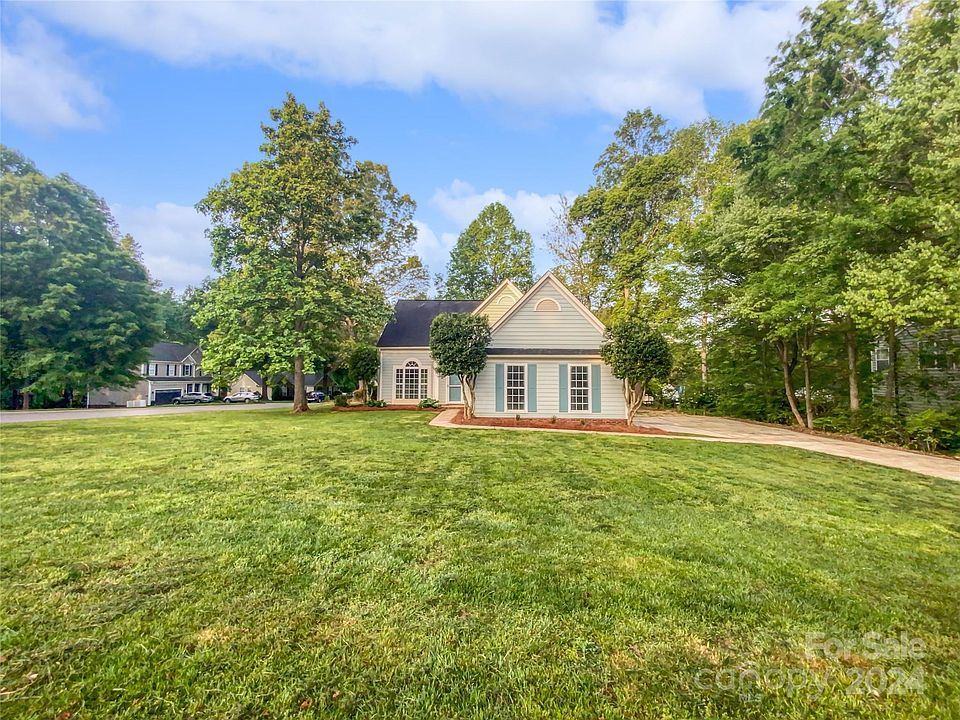 1st image of 103 Summerbrook Ln