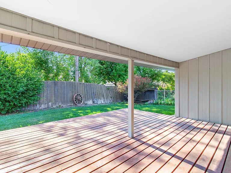 2044 Sunrise Cir — Photo 9
