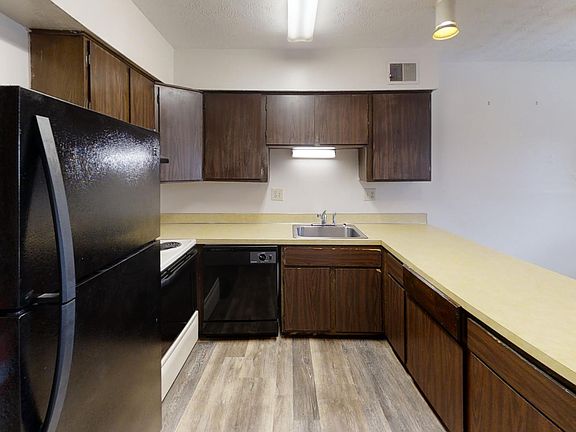 4th image of 1545 Indianola Ave #7a9ac0ad0
