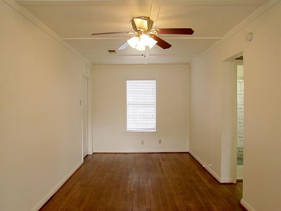 3rd image of 3605 Mandell St #3605