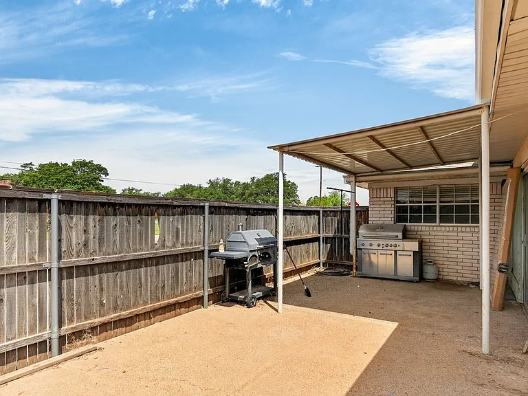 2615 Haynes Dr #B — Photo 36
