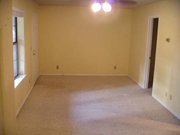 4th image of 11140 N Stratford Dr #523
