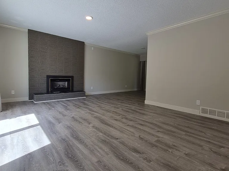 3853 Clematis Cres — Photo 7