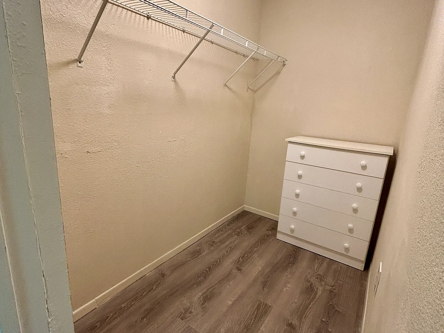 1 bed, 2500 sqft, $800 — Photo 4