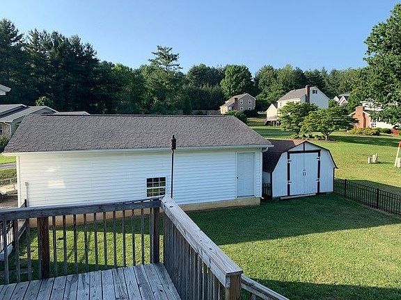 4th image of 140 Bogey Dr