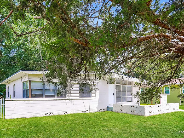 3215 Seine Dr — Photo 2