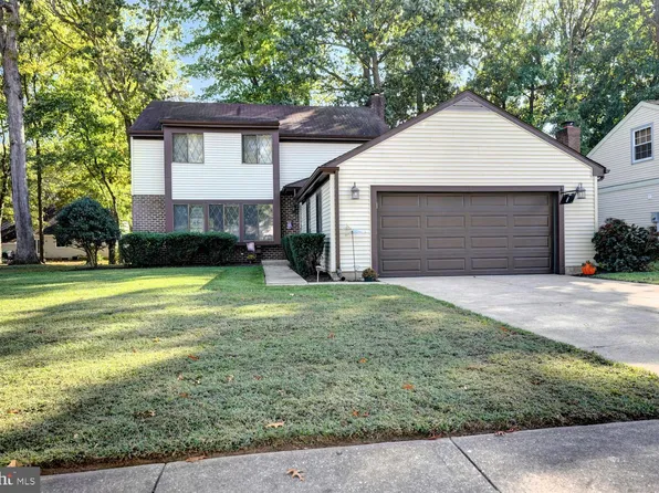 8 Freedom Dr, Dover, DE 19904