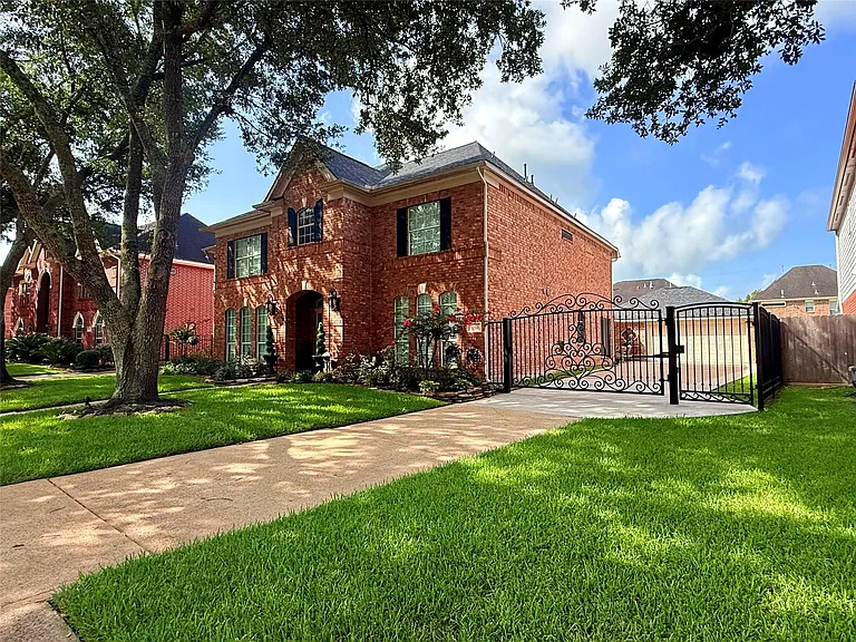 3514 Pickering Ln — Photo 1