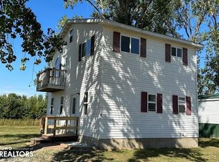 9 Weatherington Dr, Dallas City, IL 62330