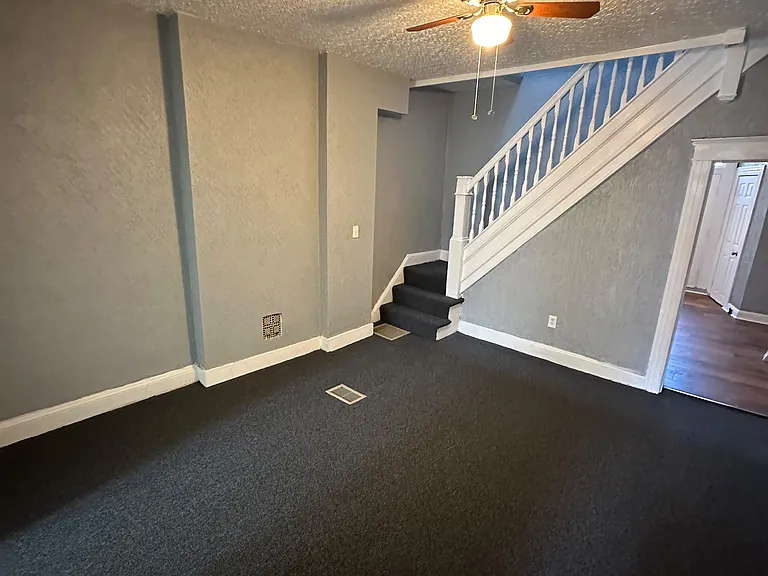 2712 Baker St — Photo 4