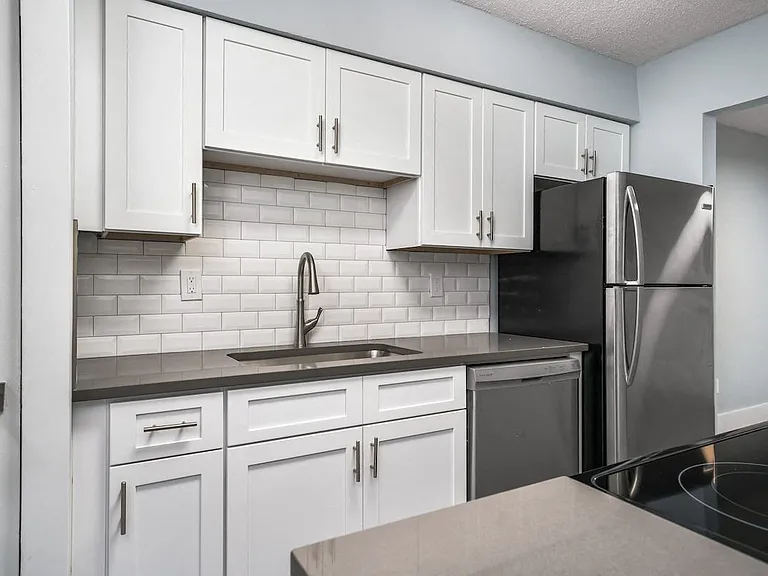 Ascot Place Apartments — Photo 24