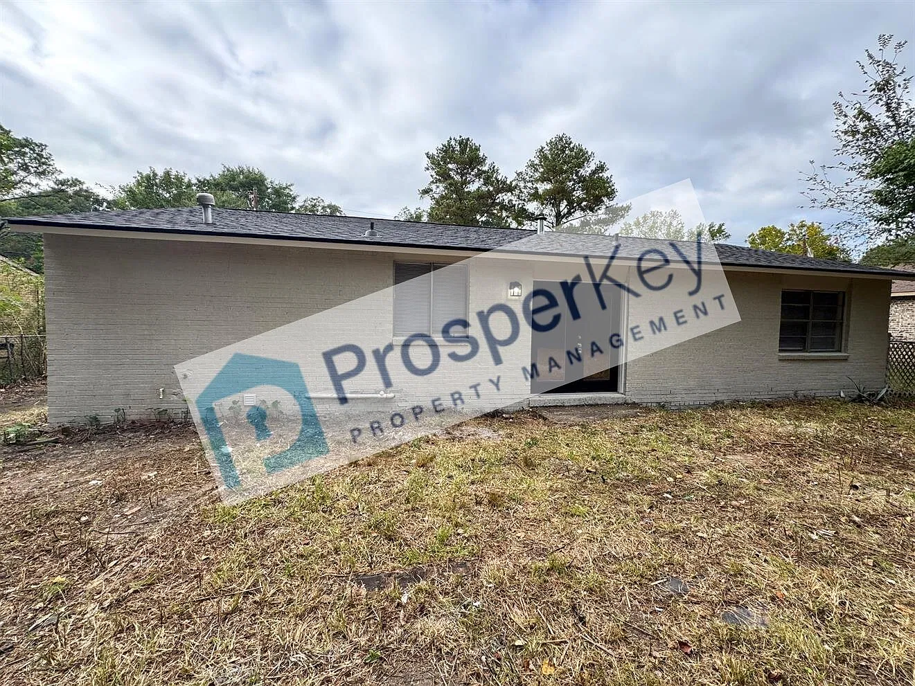 3660 Stratford Dr — Photo 2