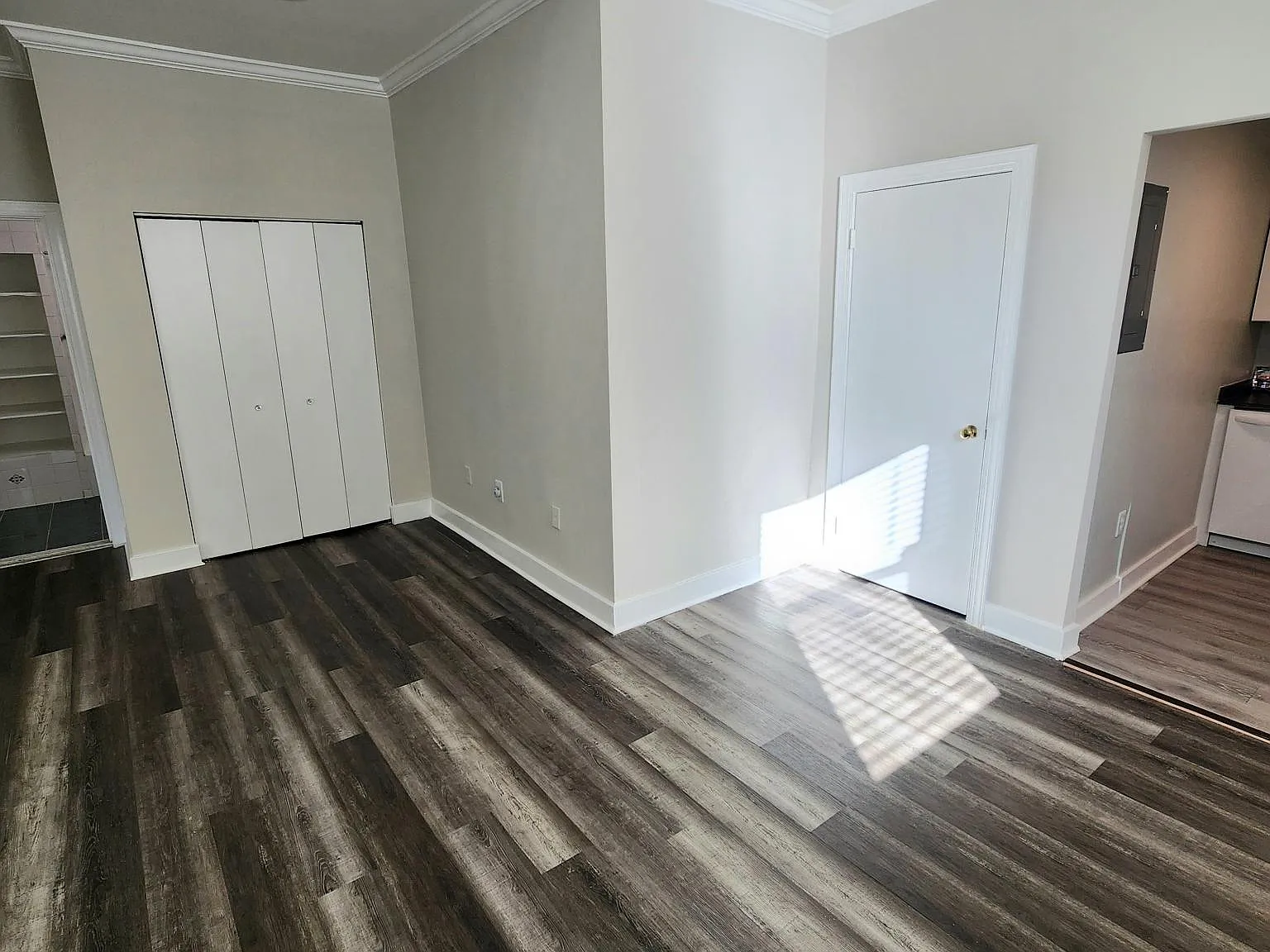 1 E Chase St — Photo 3