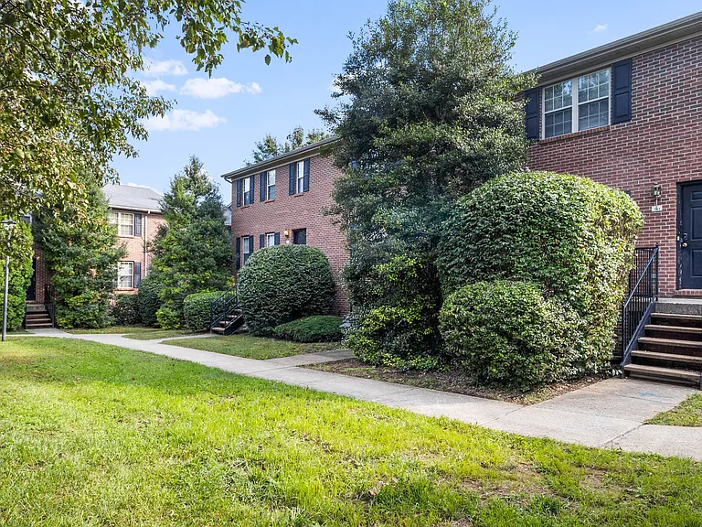 Eagle Creek Townhomes — Photo 12