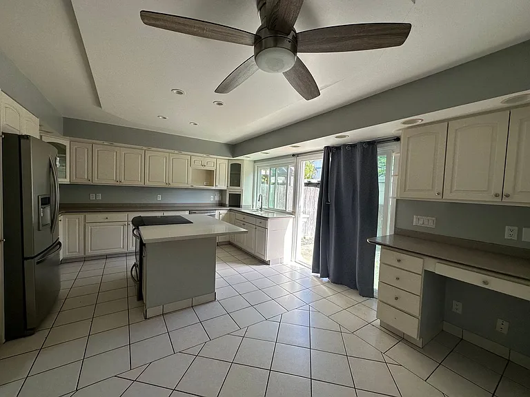 1058 Awawamalu St #E — Photo 19