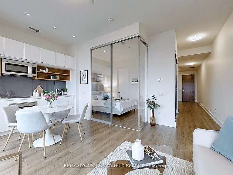 111 Saint Clair Ave W #1828 — Photo 6