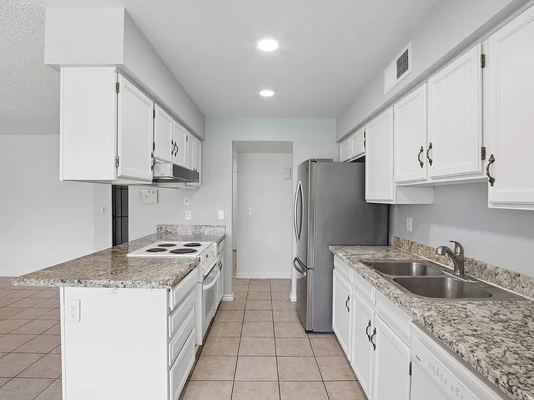 737 W El Prado Rd — Photo 8