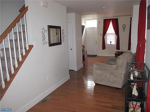 4th image of 1353 E Oxford St