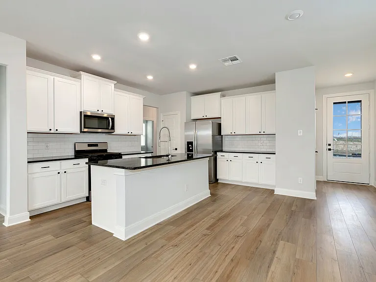 All kitchen appliances included!