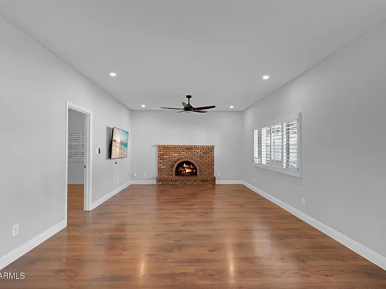 2542 W Nopal Ave — Photo 12