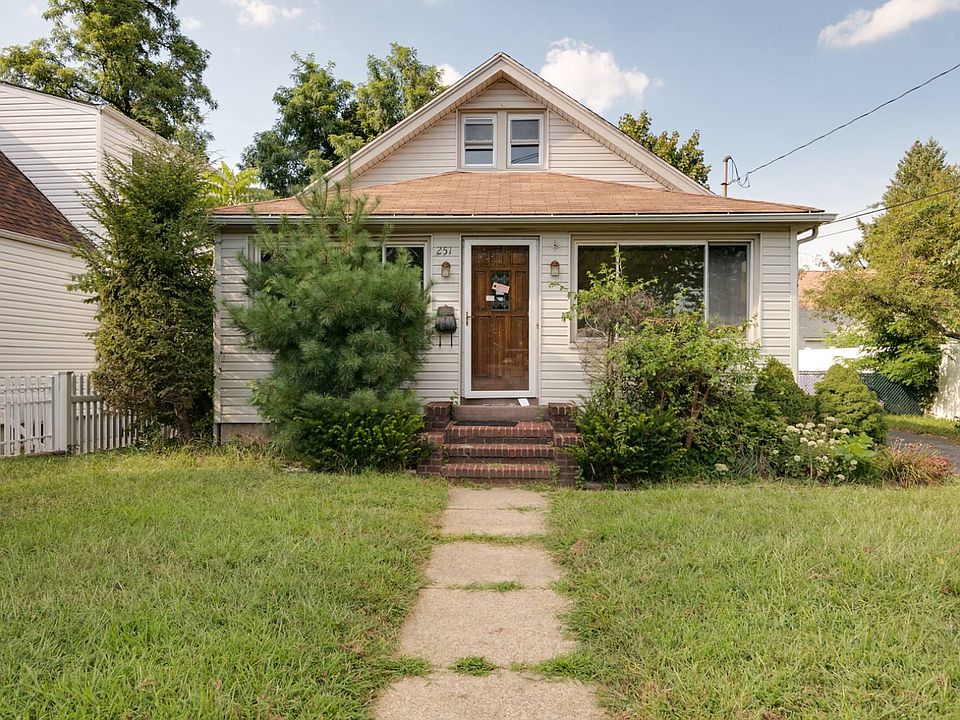 1st image of 251 Hendrickson Ave