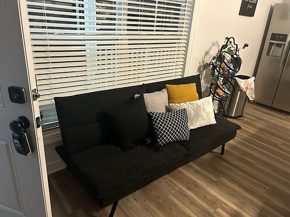 4th image of 4432 Lillian Hwy