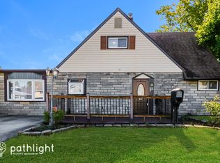 22 Nettletree Ln, Levittown, PA 19054