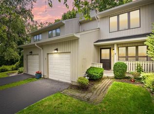 7 Tulip Tree Ln, Mamaroneck, NY 10543