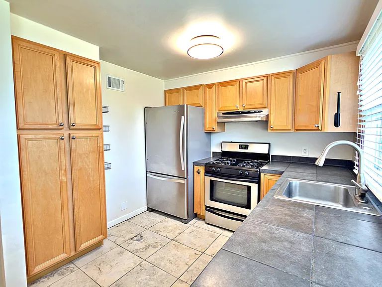 12820 SW Edgewood St — Photo 32