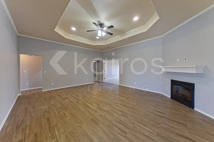 4 bed, 2.0 bath, 2488 sqft, $2,495 — Photo 2