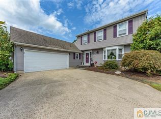 60 Stratford Ln, Mount Laurel, NJ 08054