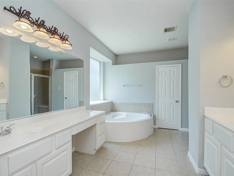 4518 Camden Brook Ln — Photo 16
